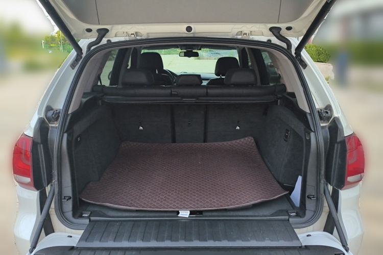 Used BMW X5 2014 xDrive35i Luxury Edition Trunk