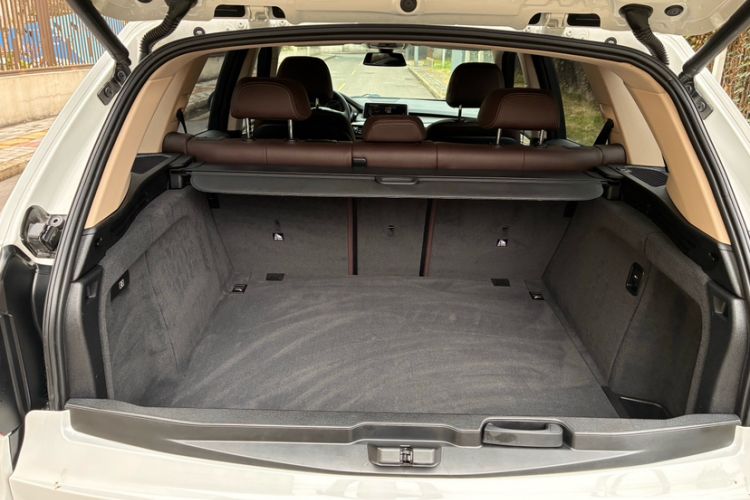 Used BMW X5 2014 xDrive35i Elegant Edition Trunk