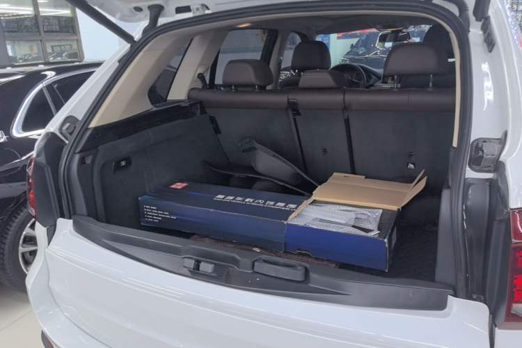 Used BMW X5 2014 xDrive35i Elegant Edition Trunk