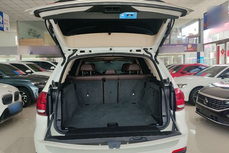 Used BMW X5 2014 xDrive35i Elegant Edition Trunk