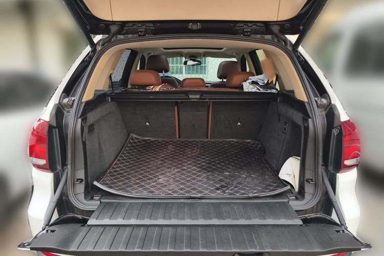 Used BMW X5 2014 xDrive35i Elegant Edition Trunk