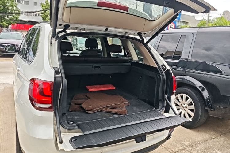 Used BMW X5 2014 xDrive35i Elegant Edition Trunk