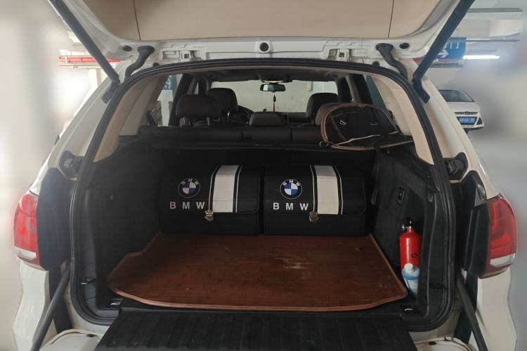 Used BMW X5 2014 xDrive35i Elegant Edition Trunk