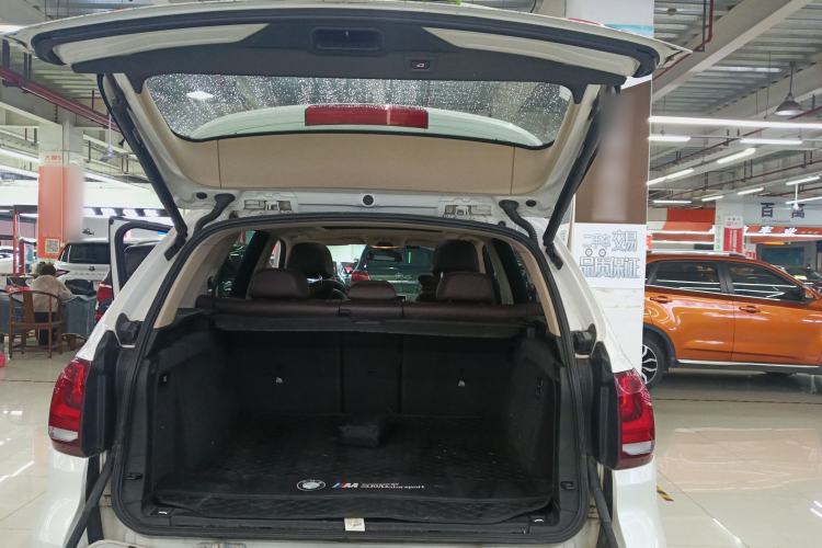 Used BMW X5 2014 xDrive35i Elegant Edition Trunk