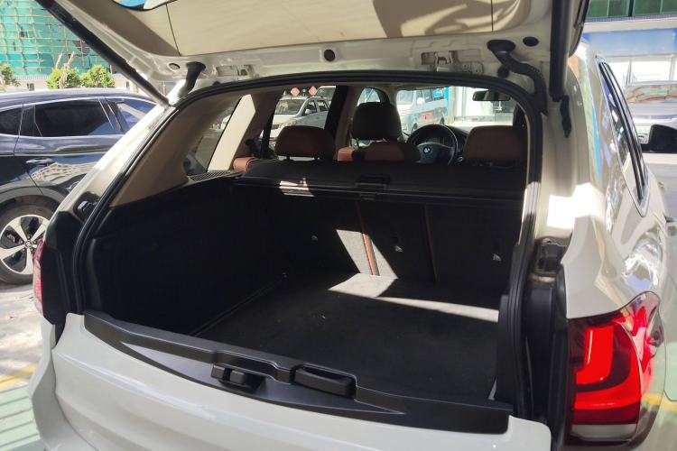 Used BMW X5 2014 xDrive35i Gasoline 5-seater U.S. specification Trunk