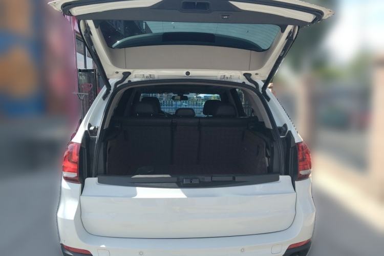 Used BMW X5 2014 xDrive35i Leading Model Trunk