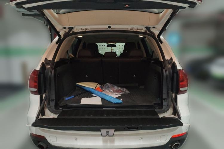 Used BMW X5 2014 xDrive35i Elegant Edition Trunk