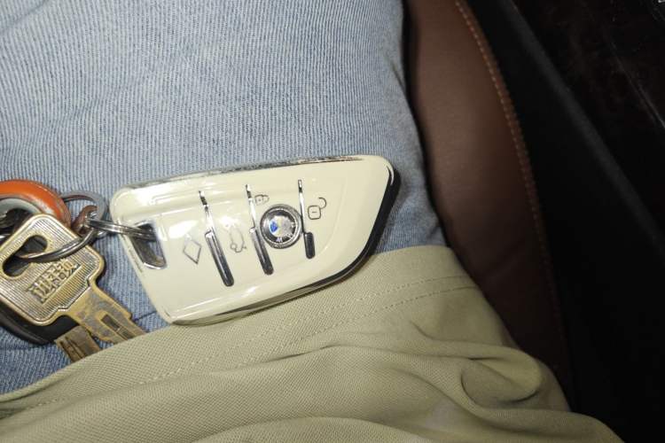 Used BMW X5  Vehicle Key