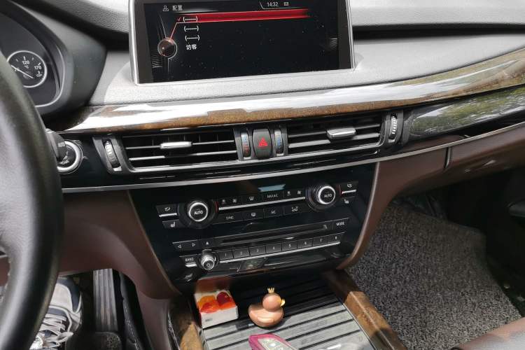 Used BMW X5 2015 xDrive28i Audio And AC Panel