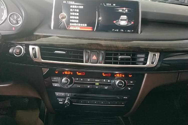 Used BMW X5 2015 xDrive28i Audio And AC Panel