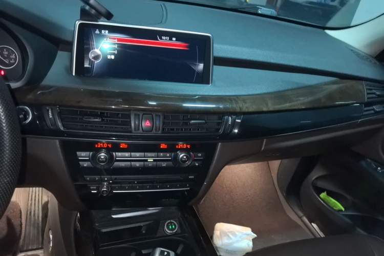 Used BMW X5 2015 xDrive28i Audio And AC Panel