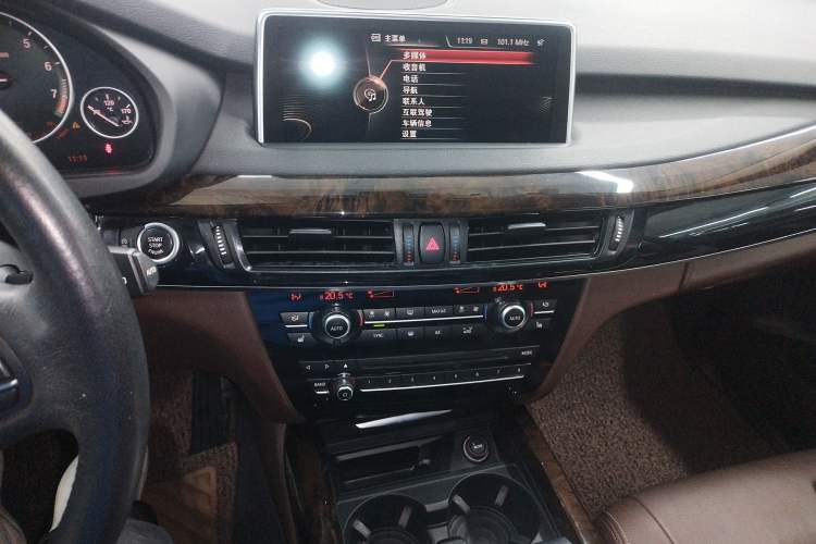 Used BMW X5 2015 xDrive28i Audio And AC Panel
