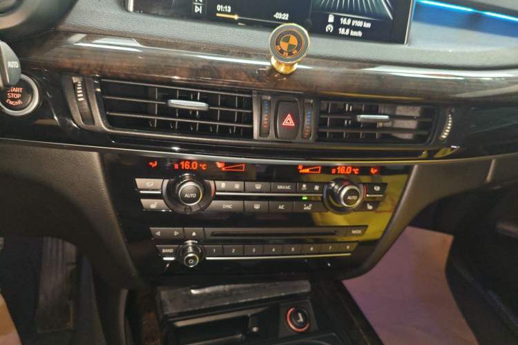 Used BMW X5 2015 xDrive28i Audio And AC Panel