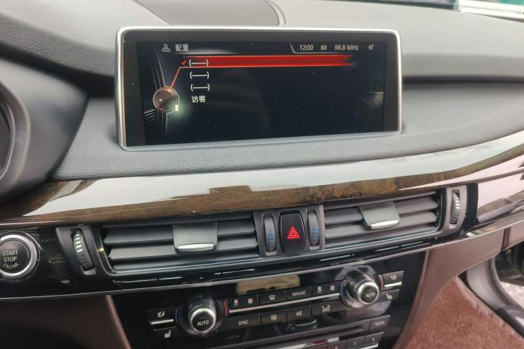 Used BMW X5 2015 xDrive28i Audio And AC Panel