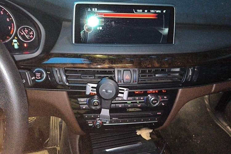 Used BMW X5 2015 xDrive28i Audio And AC Panel