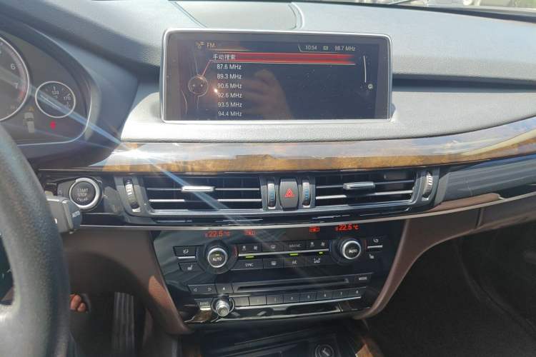 Used BMW X5 2015 xDrive28i Audio And AC Panel