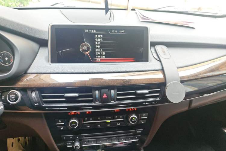 Used BMW X5 2015 xDrive28i Audio And AC Panel