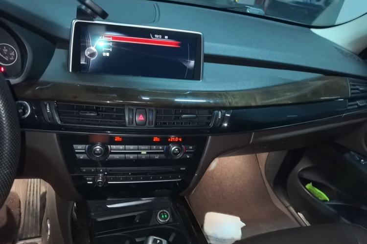 Used BMW X5 2015 xDrive28i Audio And AC Panel