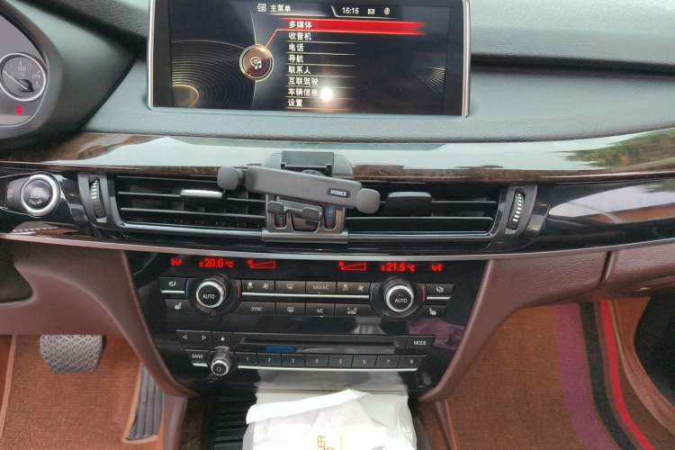 Used BMW X5 2015 xDrive28i Audio And AC Panel