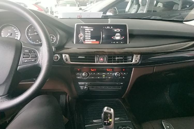 Used BMW X5 2015 xDrive28i Center Console