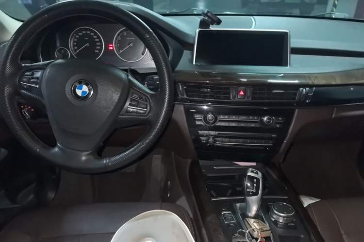 Used BMW X5 2015 xDrive28i Center Console