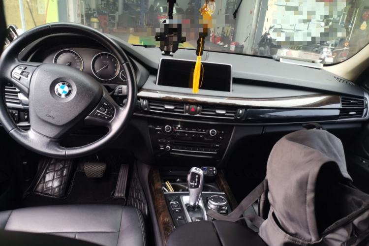 Used BMW X5 2015 xDrive28i Center Console