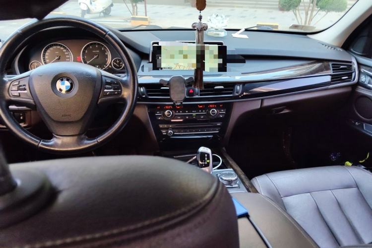 Used BMW X5 2015 xDrive28i Center Console