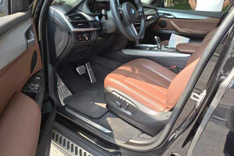 Used BMW X5 2015 xDrive35i Middle East version Driver Seat