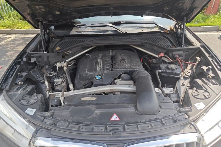 Used BMW X5 2015 xDrive35i Middle East version Engine Bay
