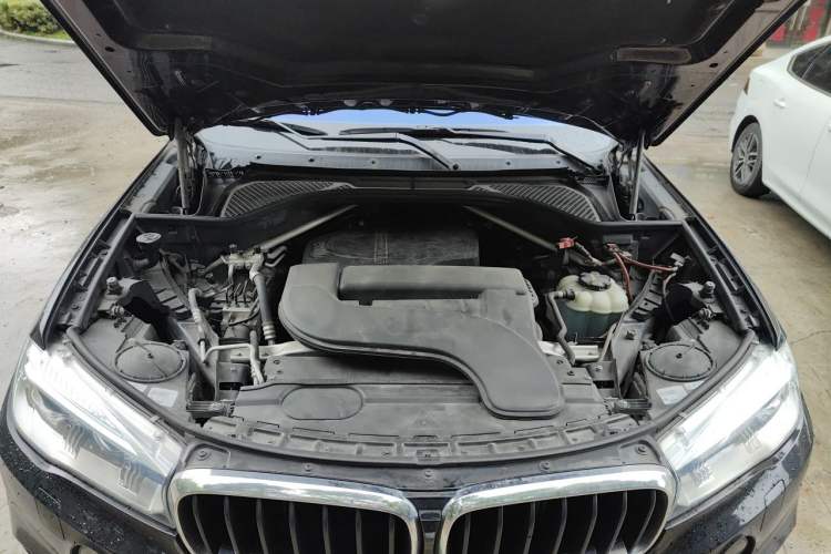 Used BMW X5 2015 xDrive28i Engine Bay