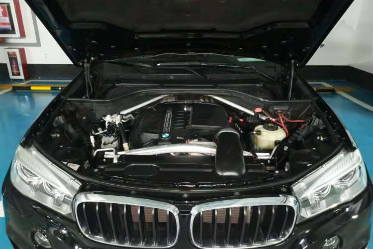 Used BMW X5 2015 xDrive35i U.S. specification Engine Bay