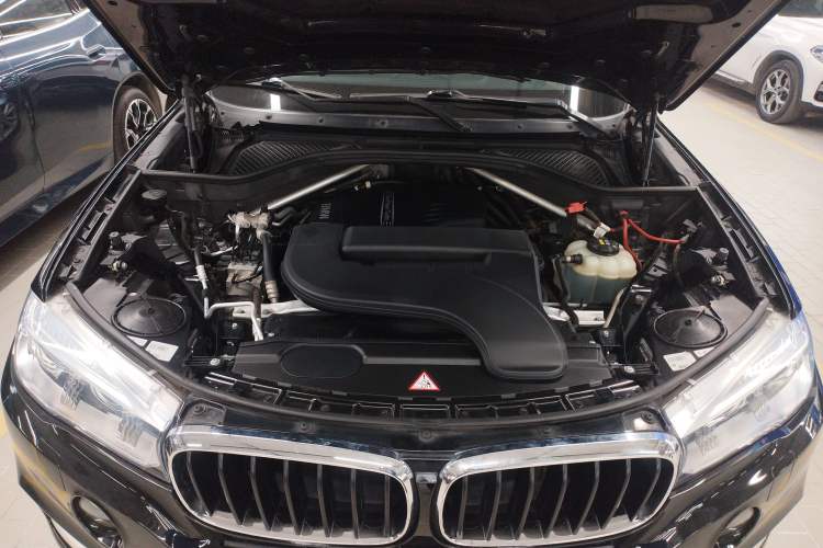 Used BMW X5 2015 xDrive28i Engine Bay