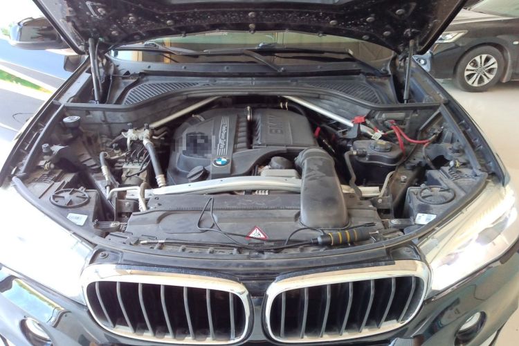 Used BMW X5  Engine Bay