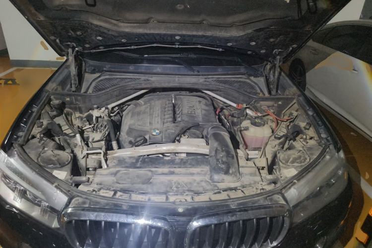 Used BMW X5  Engine Bay