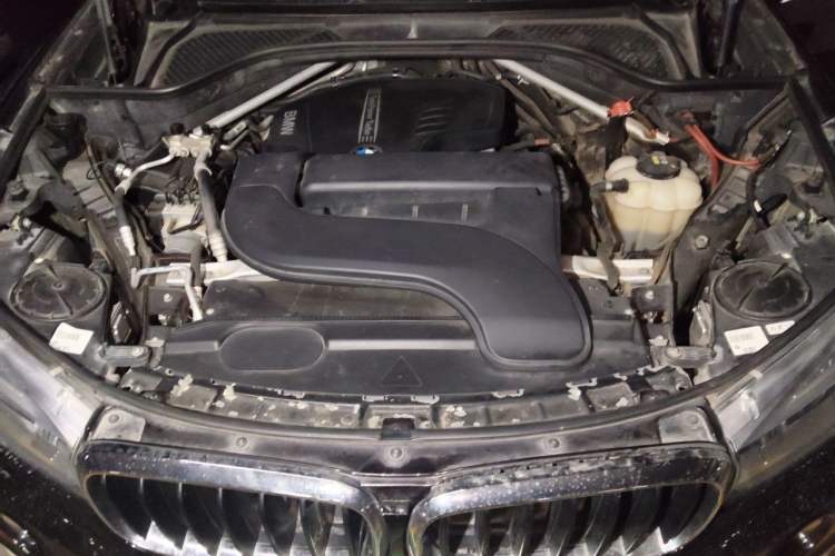 Used BMW X5 2015 xDrive28i Engine Bay