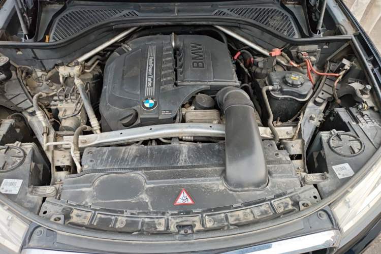 Used BMW X5 2015 xDrive35i Middle East version Engine Bay