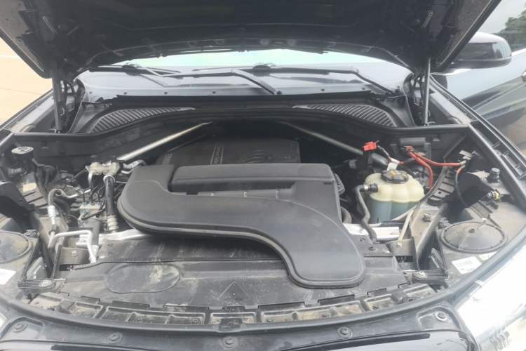 Used BMW X5 2015 xDrive28i Engine Bay