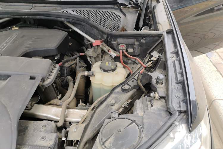 Used BMW X5 2015 xDrive28i Engine Bay Left