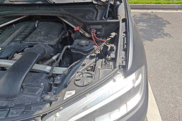 Used BMW X5 2015 xDrive35i Middle East version Engine Bay Left