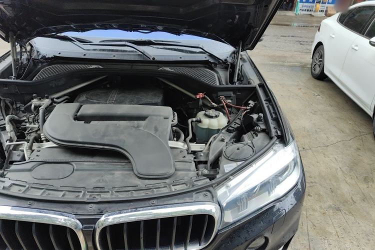 Used BMW X5 2015 xDrive28i Engine Bay Left