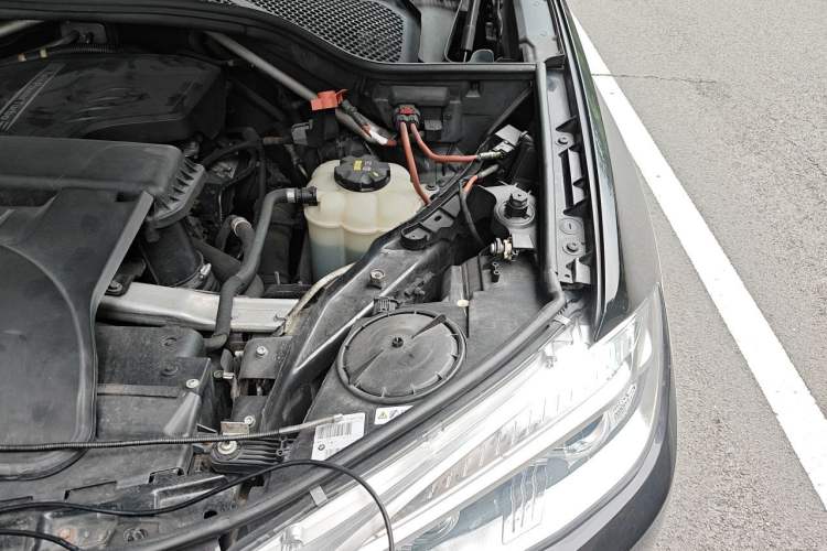 Used BMW X5 2015 xDrive28i Engine Bay Left