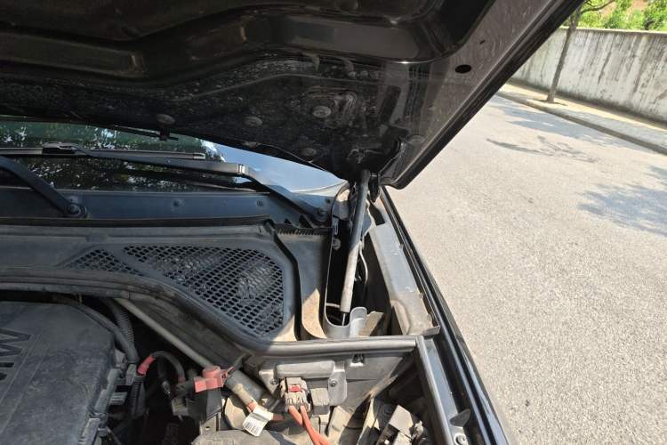 Used BMW X5 2015 xDrive35i Middle East version Engine Bay Left
