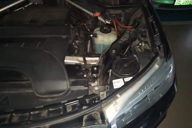 Used BMW X5 2015 xDrive28i Engine Bay Left