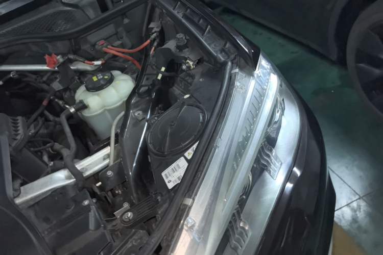 Used BMW X5 2015 xDrive28i Engine Bay Left