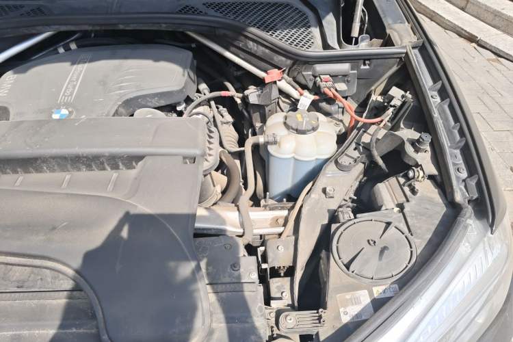 Used BMW X5 2015 xDrive28i Engine Bay Left