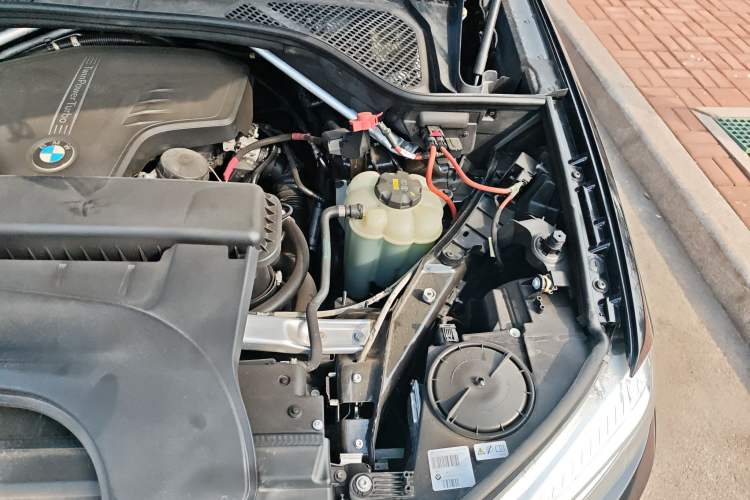 Used BMW X5 2015 xDrive28i Engine Bay Left