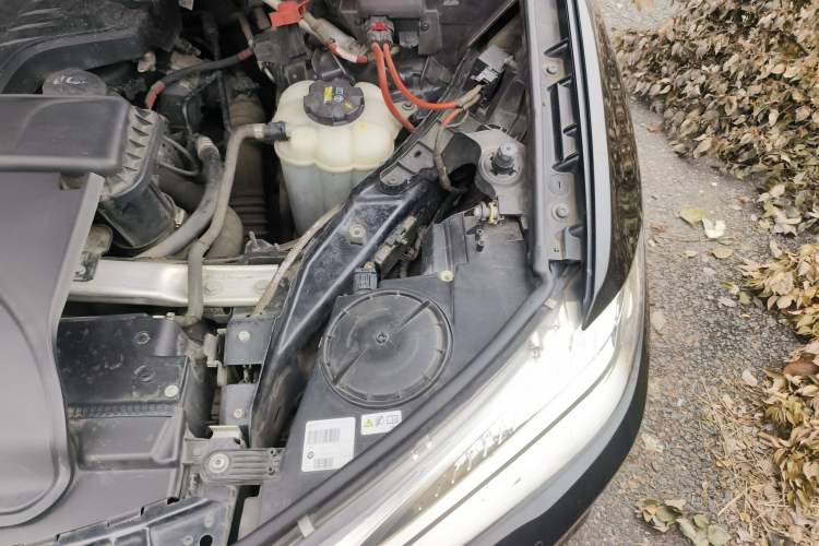 Used BMW X5 2015 xDrive28i Engine Bay Left