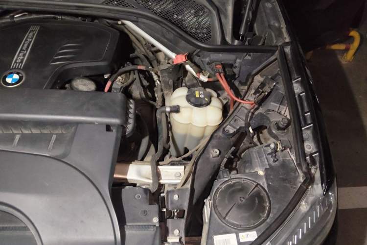 Used BMW X5 2015 xDrive28i Engine Bay Left