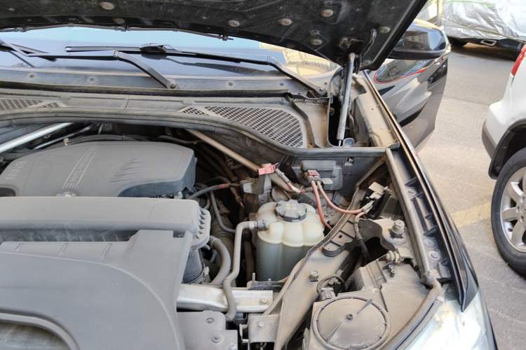 Used BMW X5 2015 xDrive28i Engine Bay Left