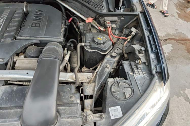 Used BMW X5 2015 xDrive35i Middle East version Engine Bay Left